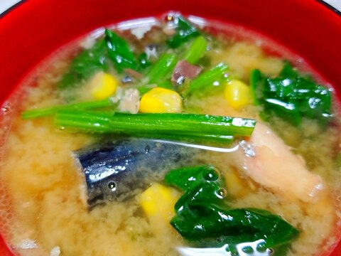 ほうれん草と鯖の水煮の味噌汁